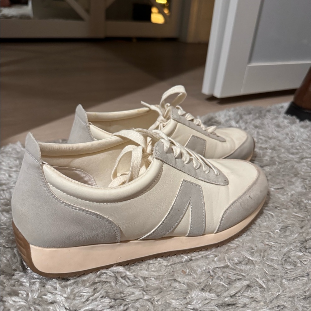 Mia / womens 10 / barely worn